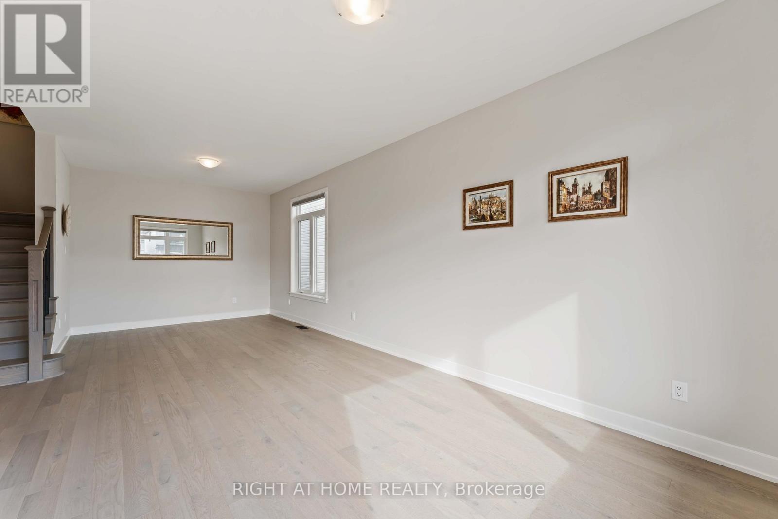 203 Osterley Way, Ottawa, ON - Indoor Photo Showing Other Room
