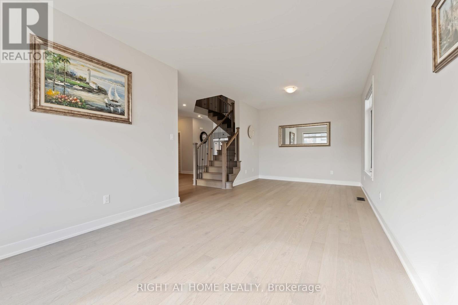 203 Osterley Way, Ottawa, ON - Indoor Photo Showing Other Room
