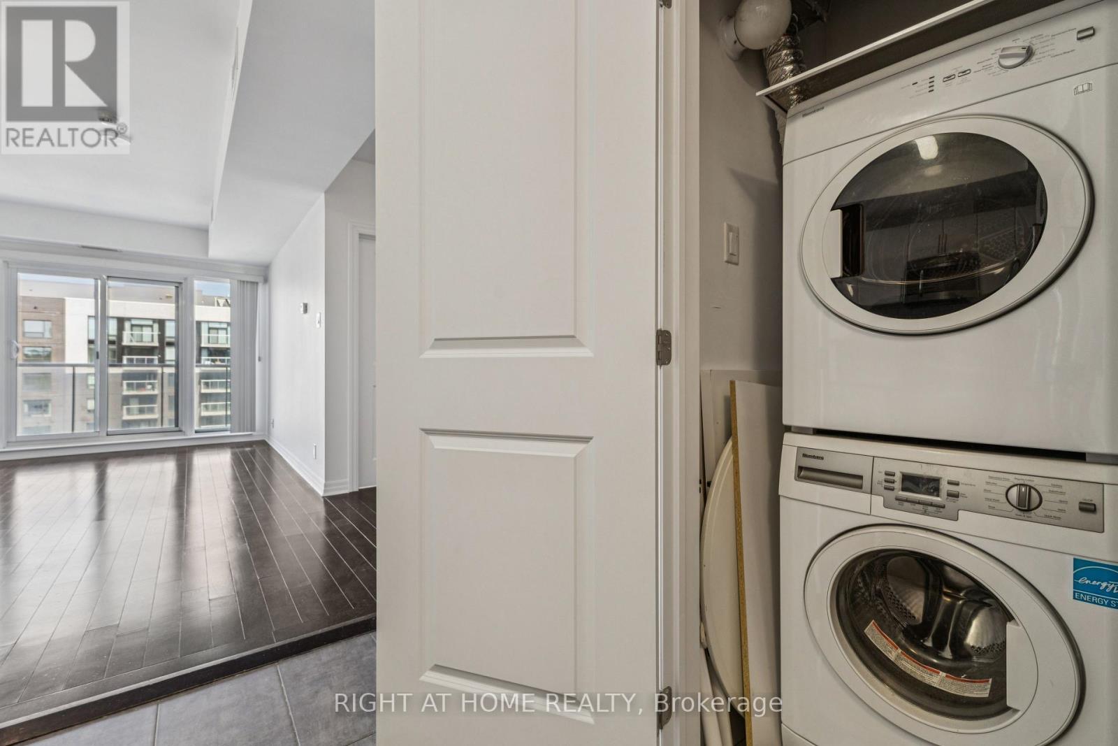 2604 - 242 Rideau Street, Ottawa, ON - Indoor Photo Showing Laundry Room