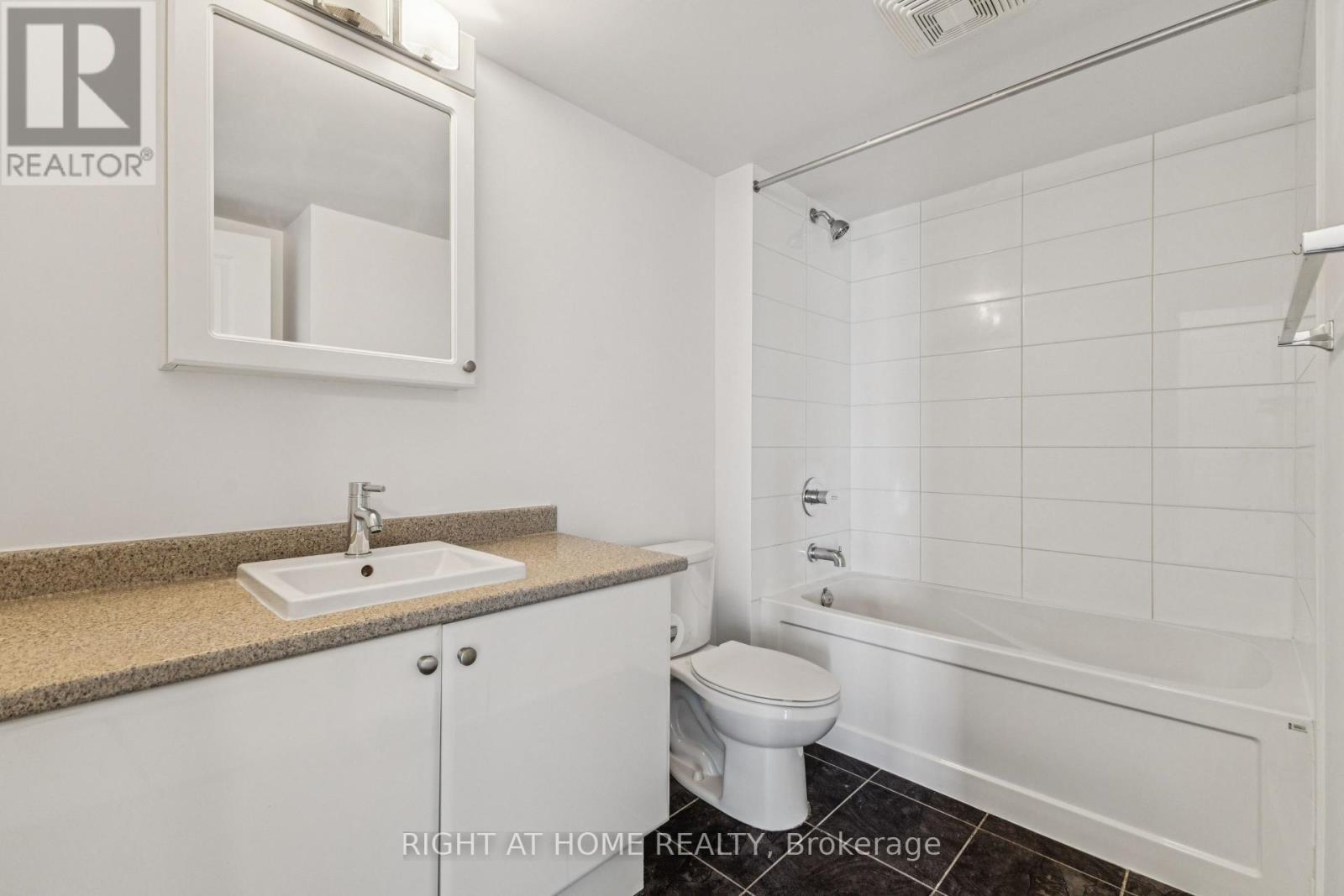 2604 - 242 Rideau Street, Ottawa, ON - Indoor Photo Showing Bathroom