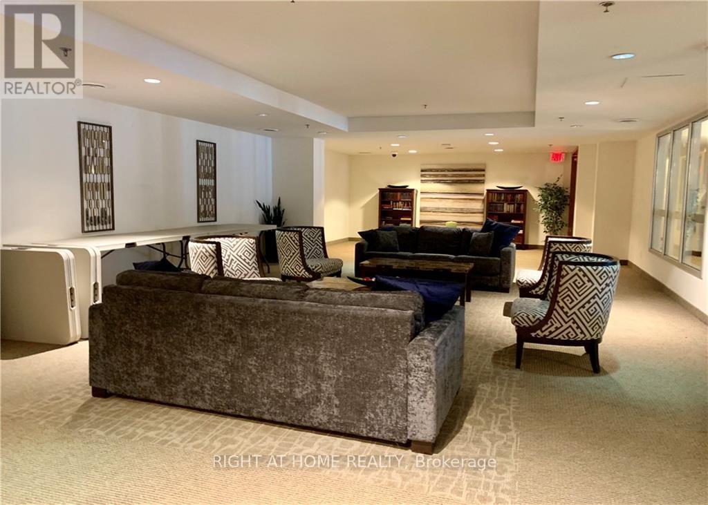 2604 - 242 Rideau Street, Ottawa, ON - Indoor Photo Showing Living Room