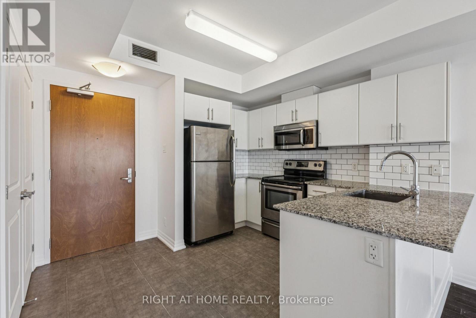 2604 - 242 Rideau Street, Ottawa, ON - Indoor Photo Showing Kitchen With Stainless Steel Kitchen With Upgraded Kitchen