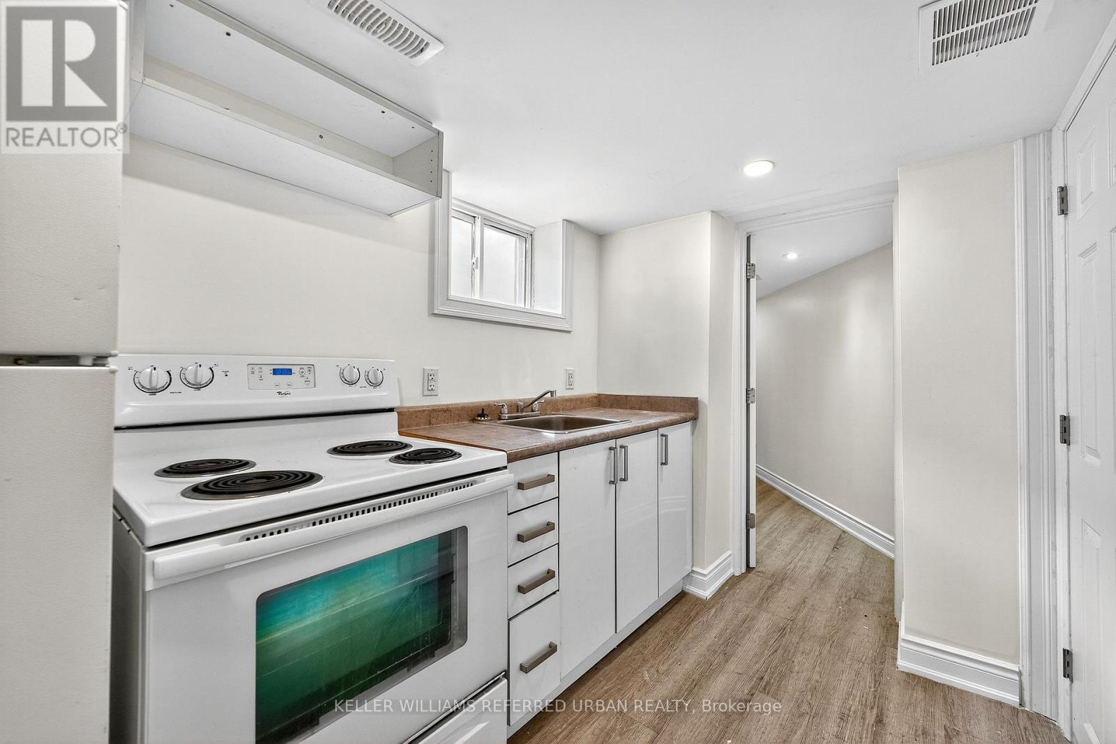 Lower 1 - 116 Branstone Road, Toronto, ON - Indoor Photo Showing Kitchen