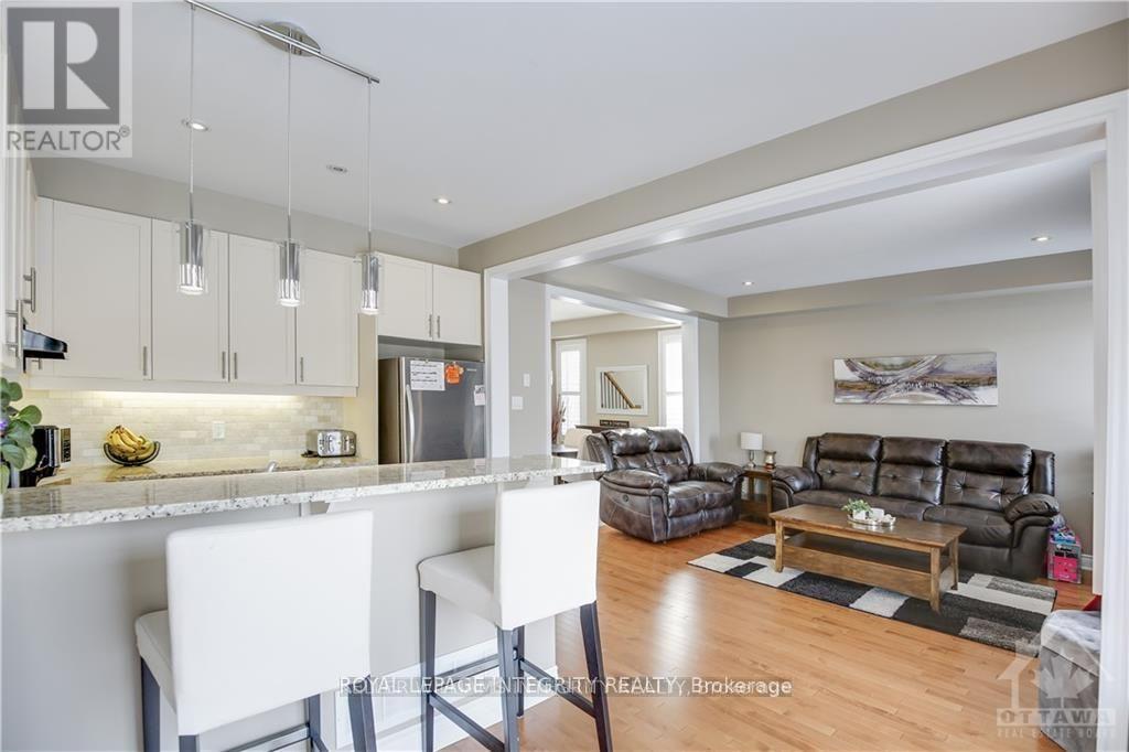 307 Meadowbreeze Drive, Ottawa, ON - Indoor Photo Showing Other Room