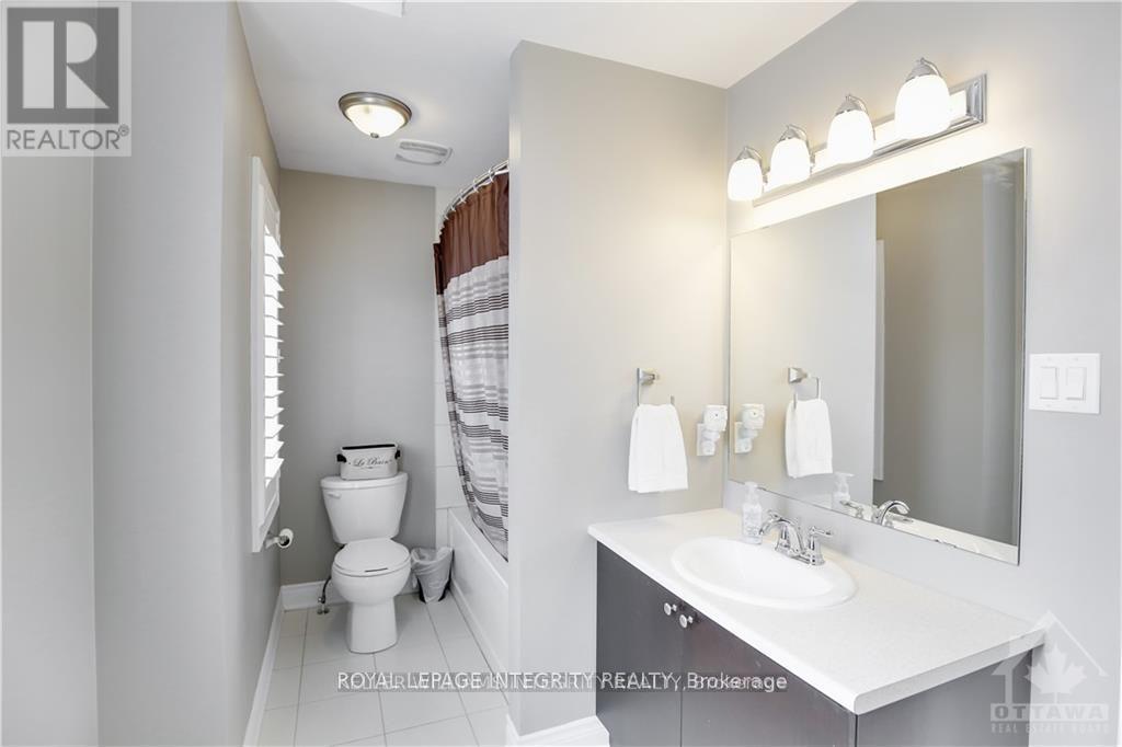 307 Meadowbreeze Drive, Ottawa, ON - Indoor Photo Showing Bathroom