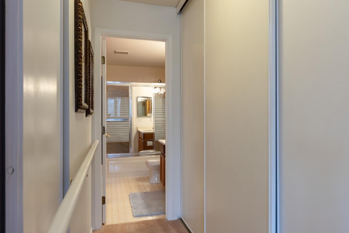 208-1329 Klo Road, Kelowna, BC - Indoor