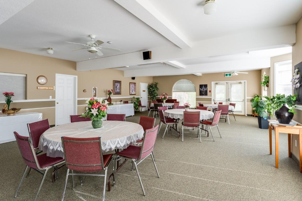 208-1329 Klo Road, Kelowna, BC - Indoor Photo Showing Dining Room