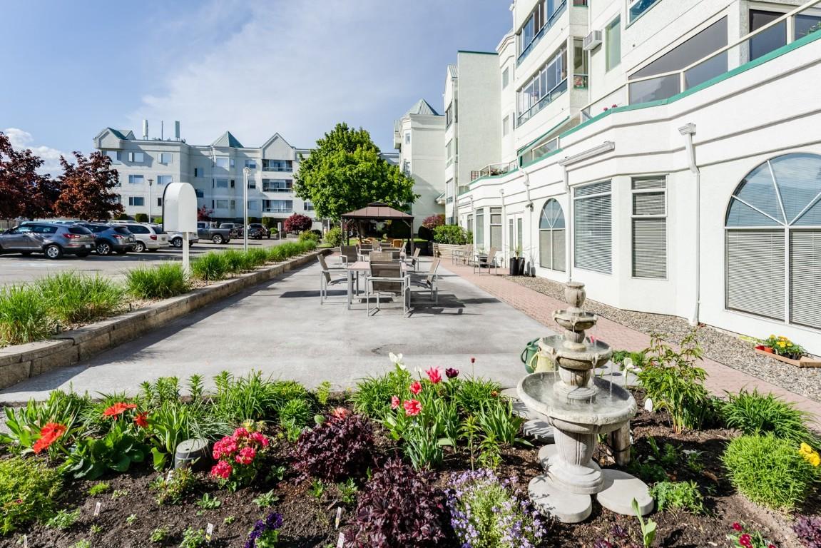 208-1329 Klo Road, Kelowna, BC - Outdoor