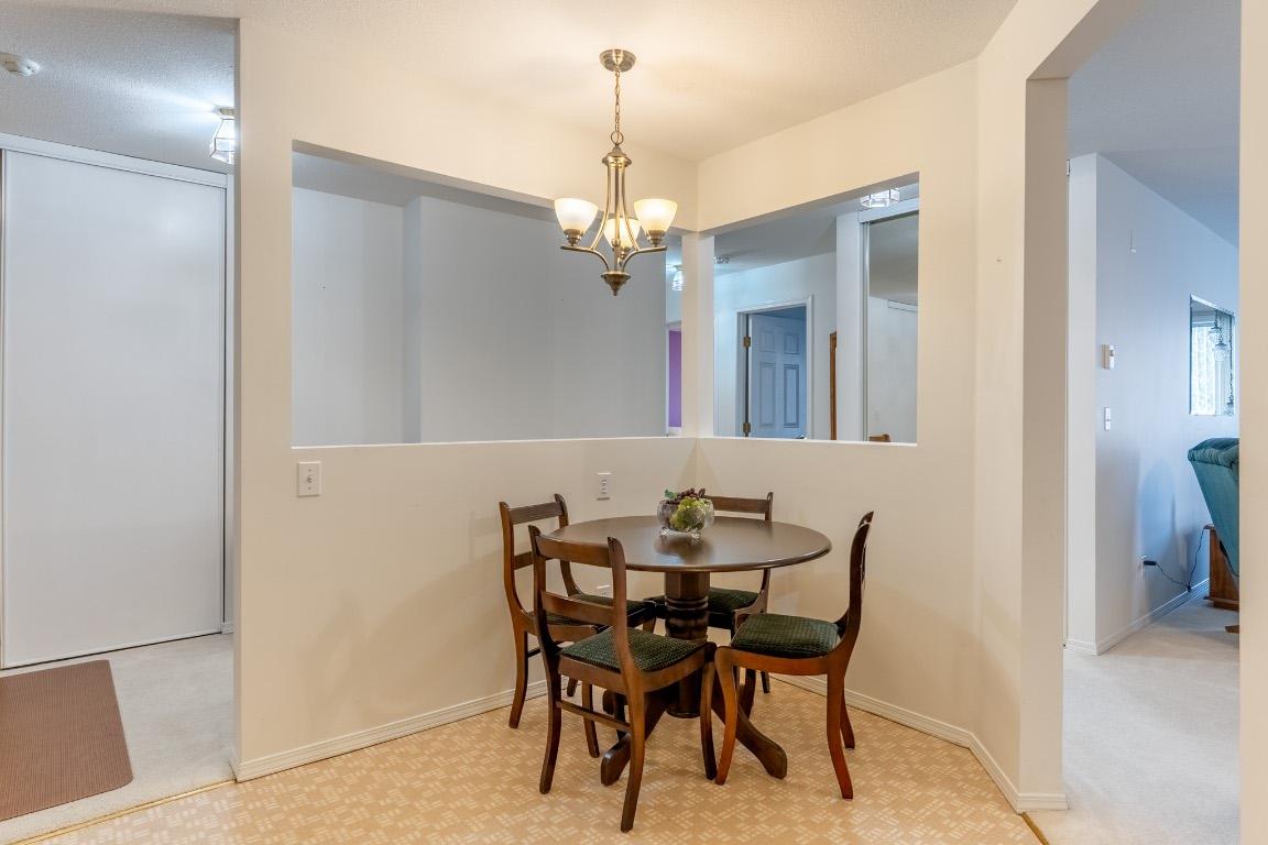 208-1329 Klo Road, Kelowna, BC - Indoor Photo Showing Dining Room