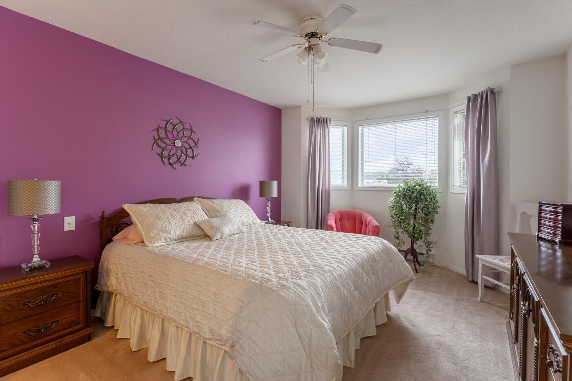 208-1329 Klo Road, Kelowna, BC - Indoor Photo Showing Bedroom