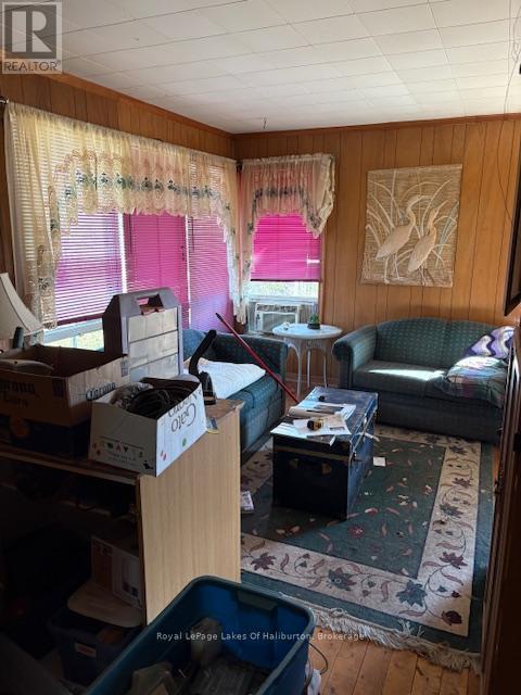 1080 St. Peter'S Road, Algonquin Highlands (Stanhope), ON - Indoor Photo Showing Living Room