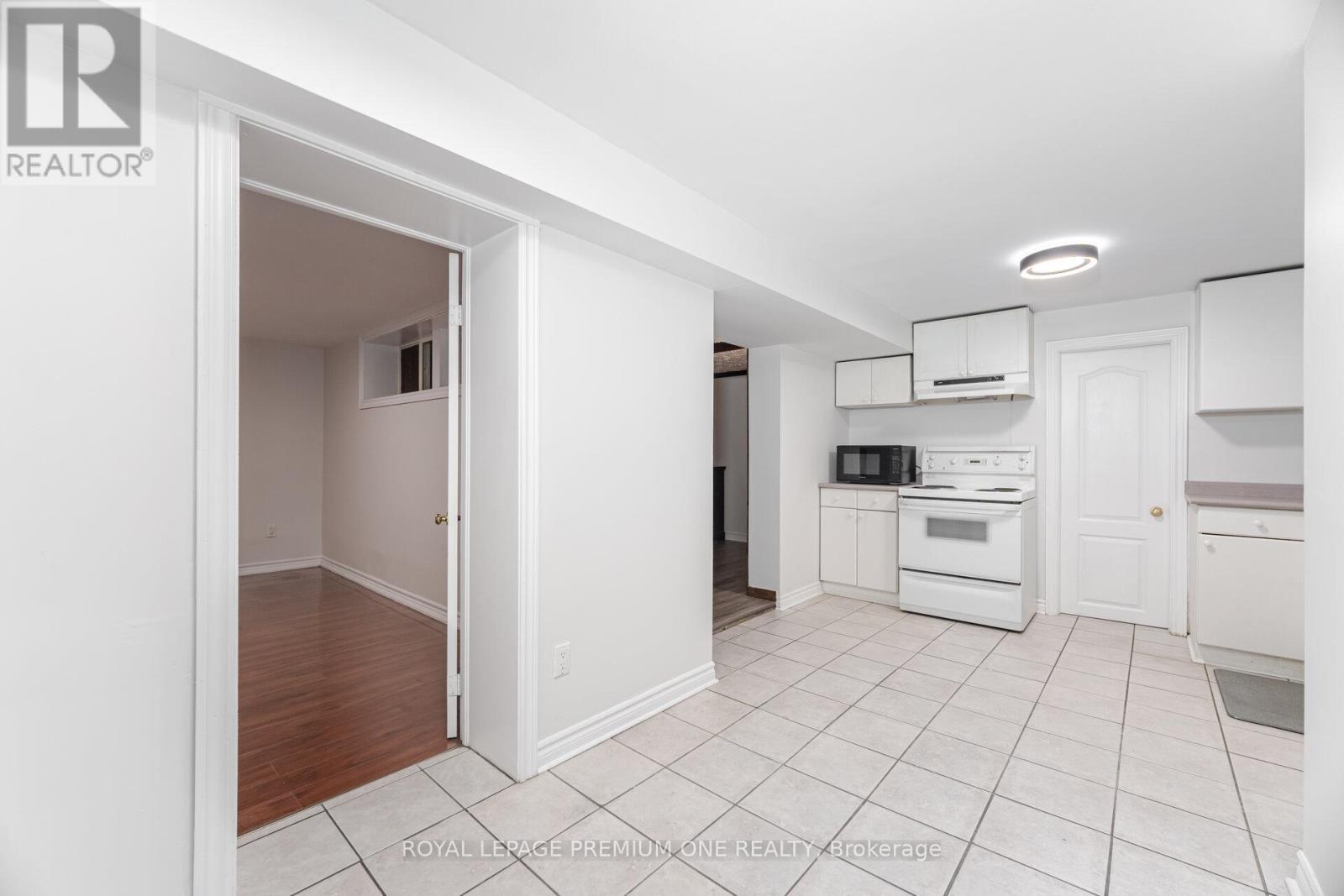 Bsmt - 7 Bonnechere Crescent, Toronto, ON - Indoor Photo Showing Kitchen
