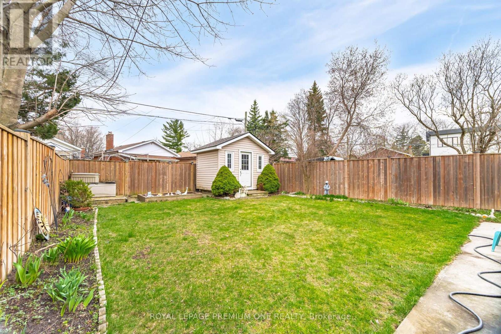 Bsmt - 7 Bonnechere Crescent, Toronto, ON - Outdoor