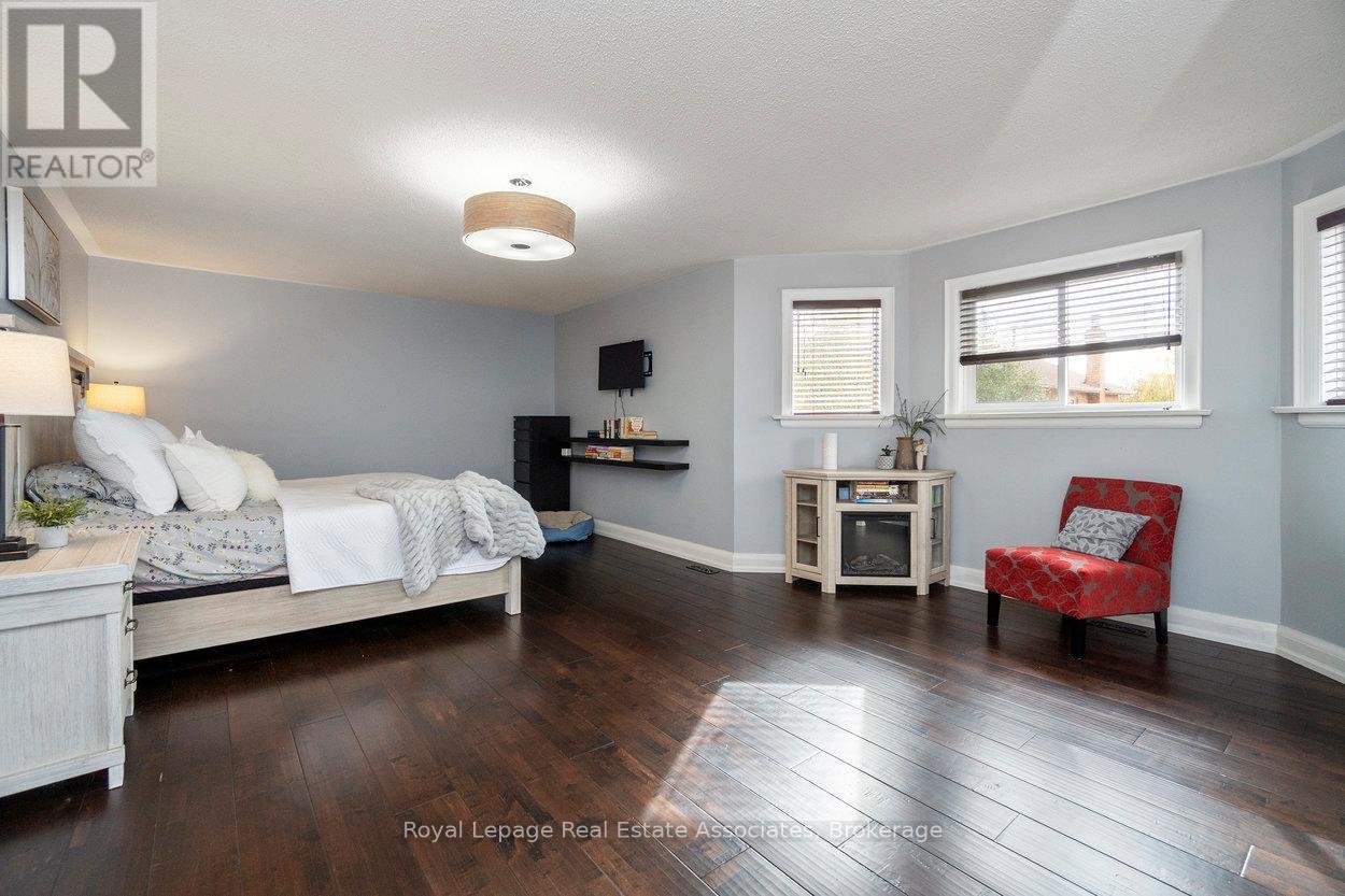 11 Craig Crescent, Halton Hills, ON - Indoor Photo Showing Bedroom