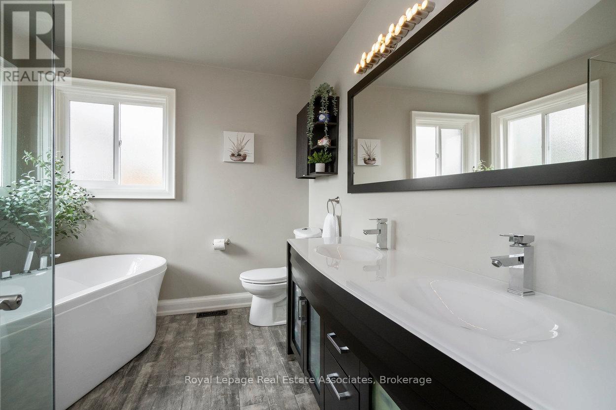 11 Craig Crescent, Halton Hills, ON - Indoor Photo Showing Bathroom