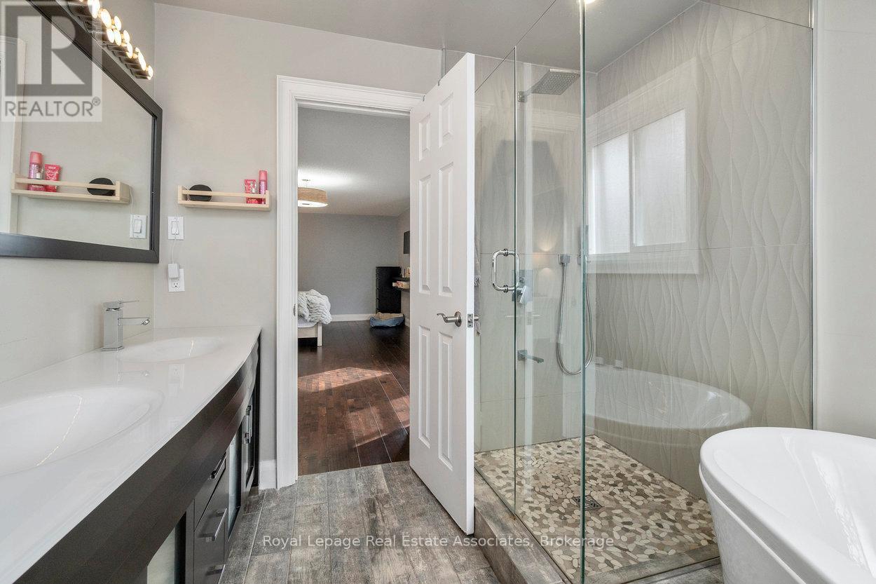 11 Craig Crescent, Halton Hills, ON - Indoor Photo Showing Bathroom