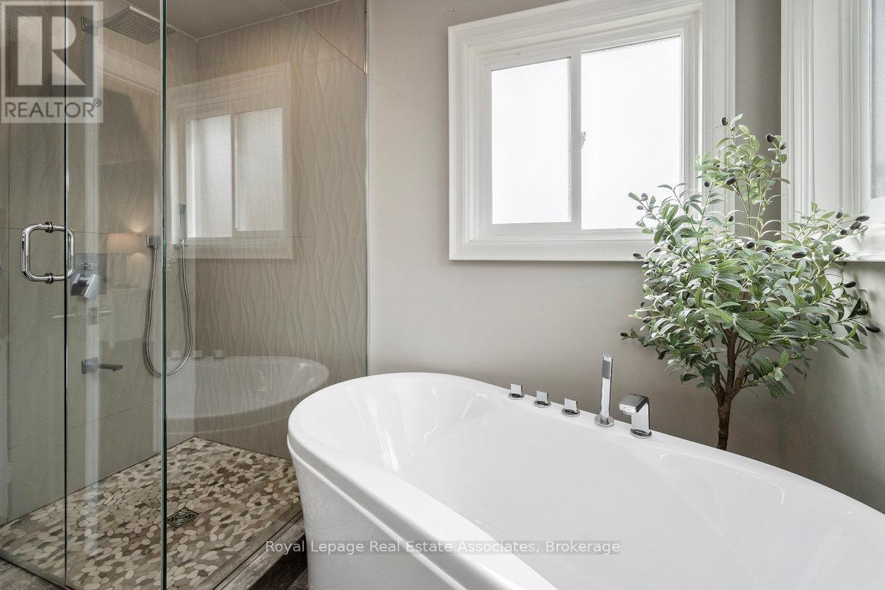 11 Craig Crescent, Halton Hills, ON - Indoor Photo Showing Bathroom