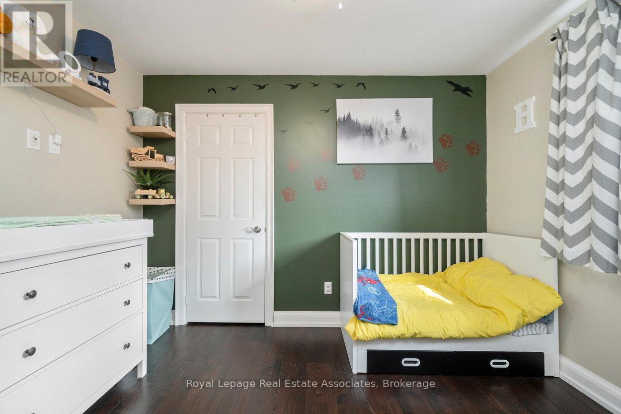 11 Craig Crescent, Halton Hills, ON - Indoor Photo Showing Bedroom