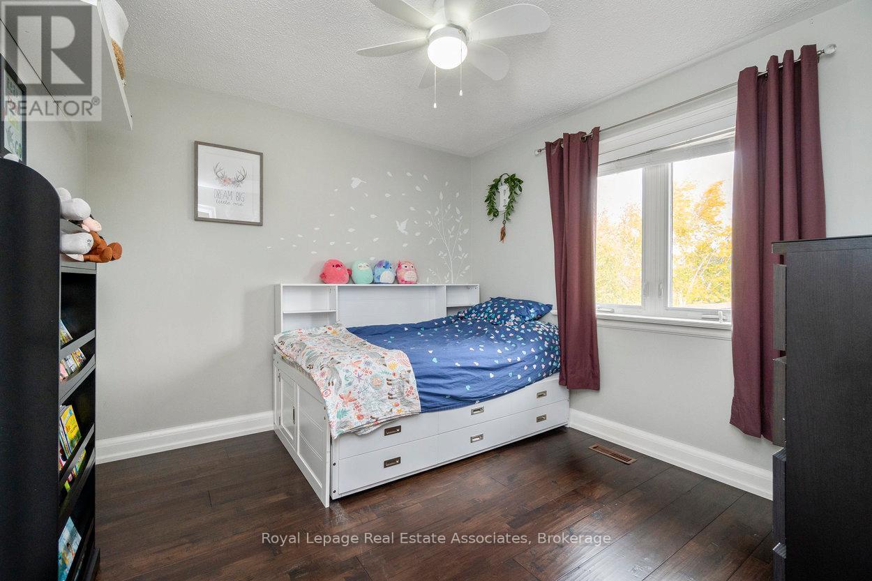 11 Craig Crescent, Halton Hills, ON - Indoor Photo Showing Bedroom