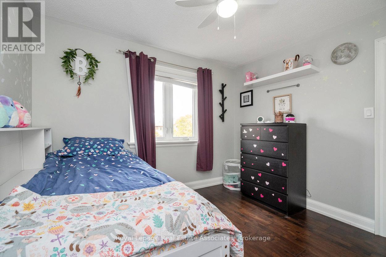 11 Craig Crescent, Halton Hills, ON - Indoor Photo Showing Bedroom