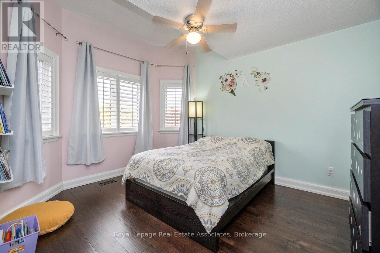 11 Craig Crescent, Halton Hills, ON - Indoor Photo Showing Bedroom
