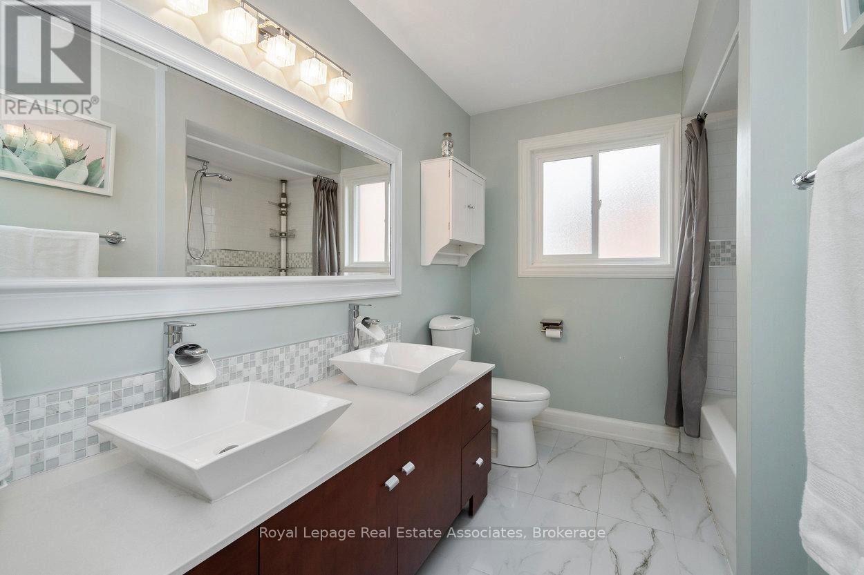 11 Craig Crescent, Halton Hills, ON - Indoor Photo Showing Bathroom