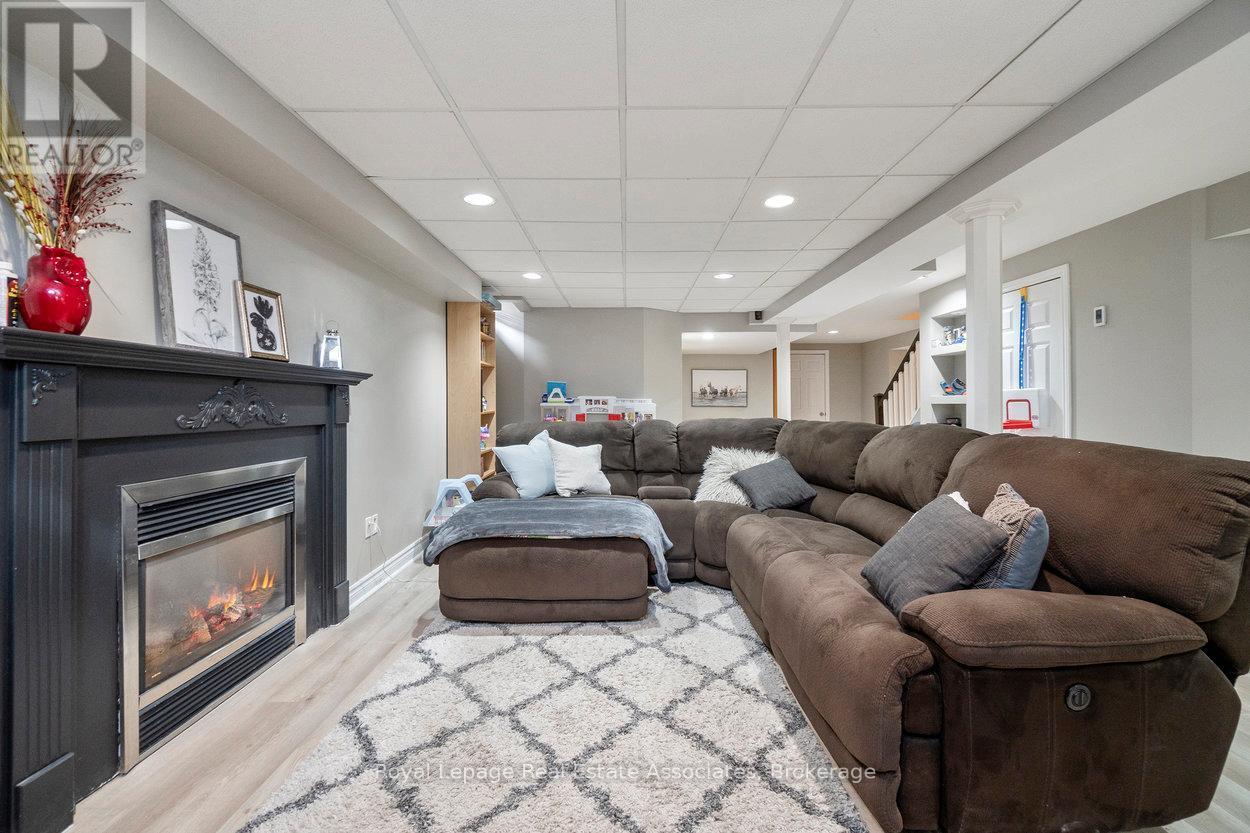11 Craig Crescent, Halton Hills, ON - Indoor Photo Showing Living Room With Fireplace