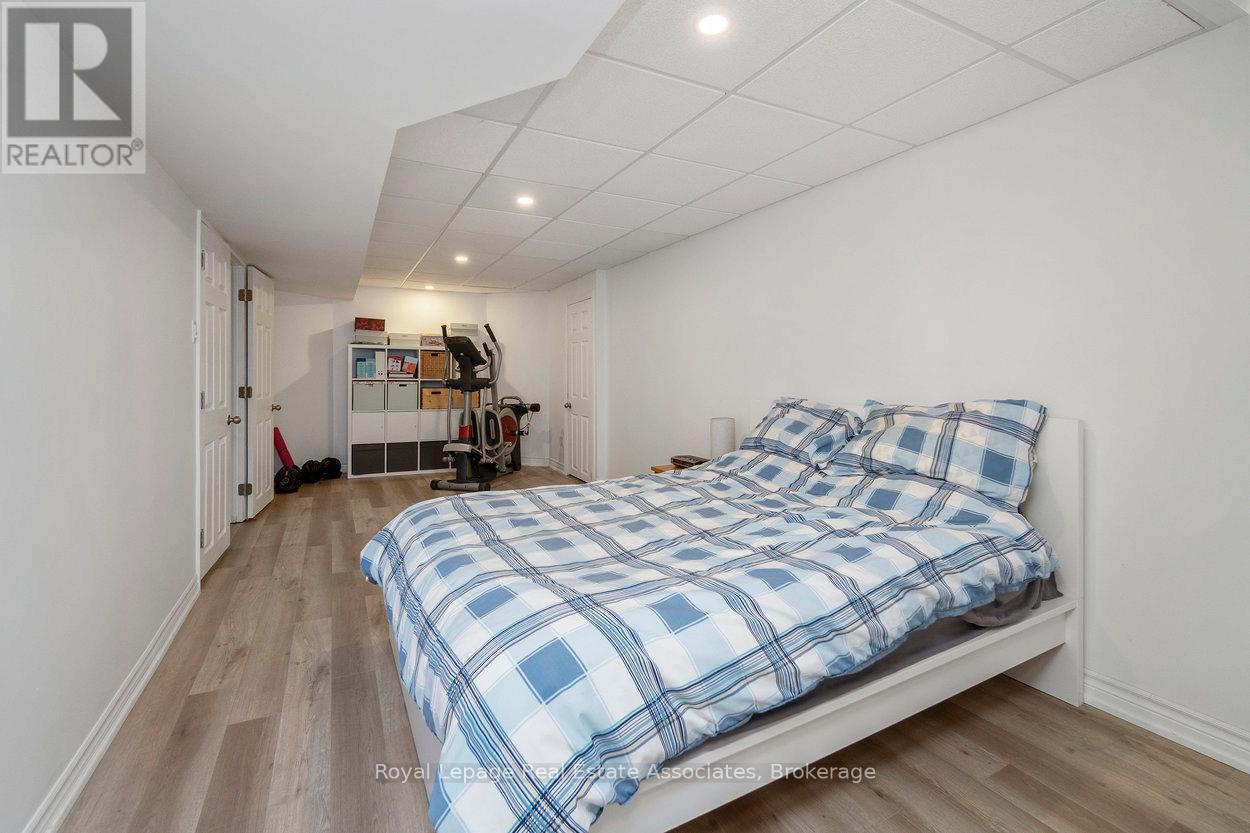 11 Craig Crescent, Halton Hills, ON - Indoor Photo Showing Bedroom