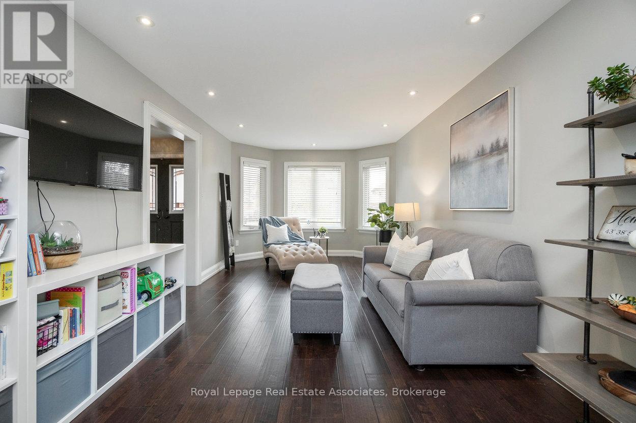 11 Craig Crescent, Halton Hills, ON - Indoor Photo Showing Living Room