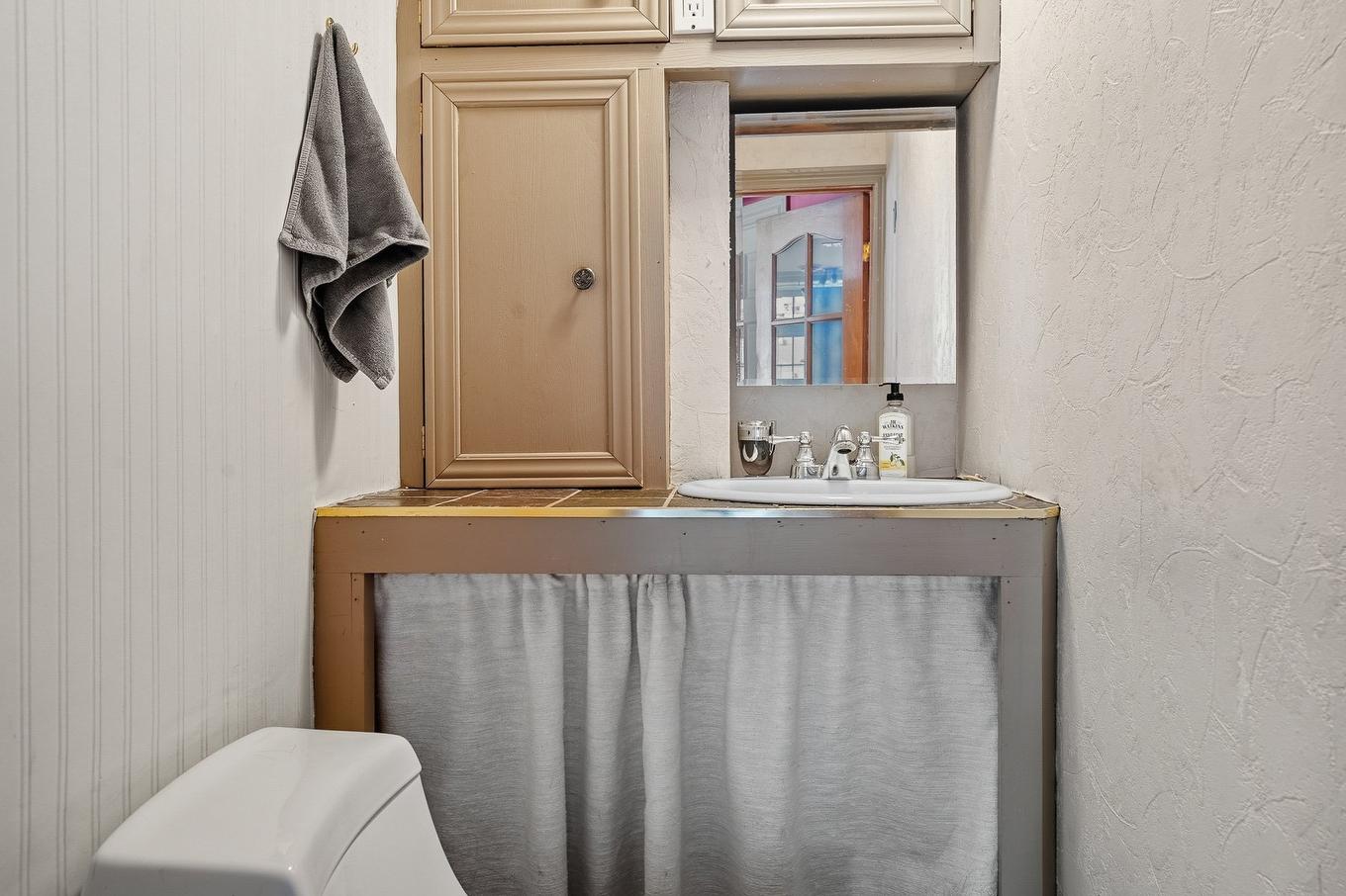 Bathroom - 156 - 156A Boul. Ste-Rose, Laval (Sainte-Rose), QC - With Exterior