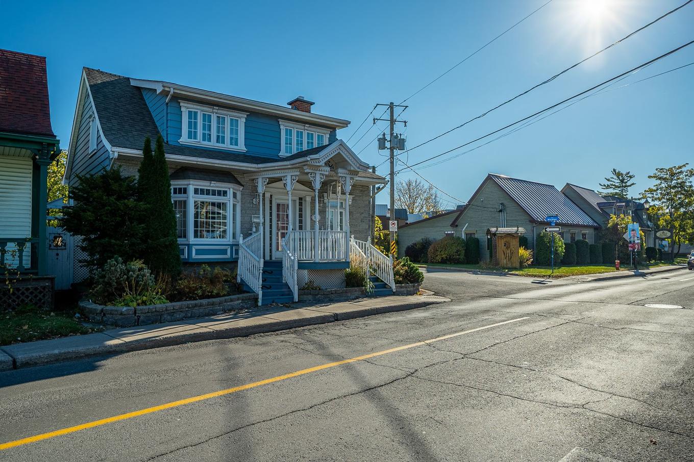 Frontage - 156 - 156A Boul. Ste-Rose, Laval (Sainte-Rose), QC - Outdoor