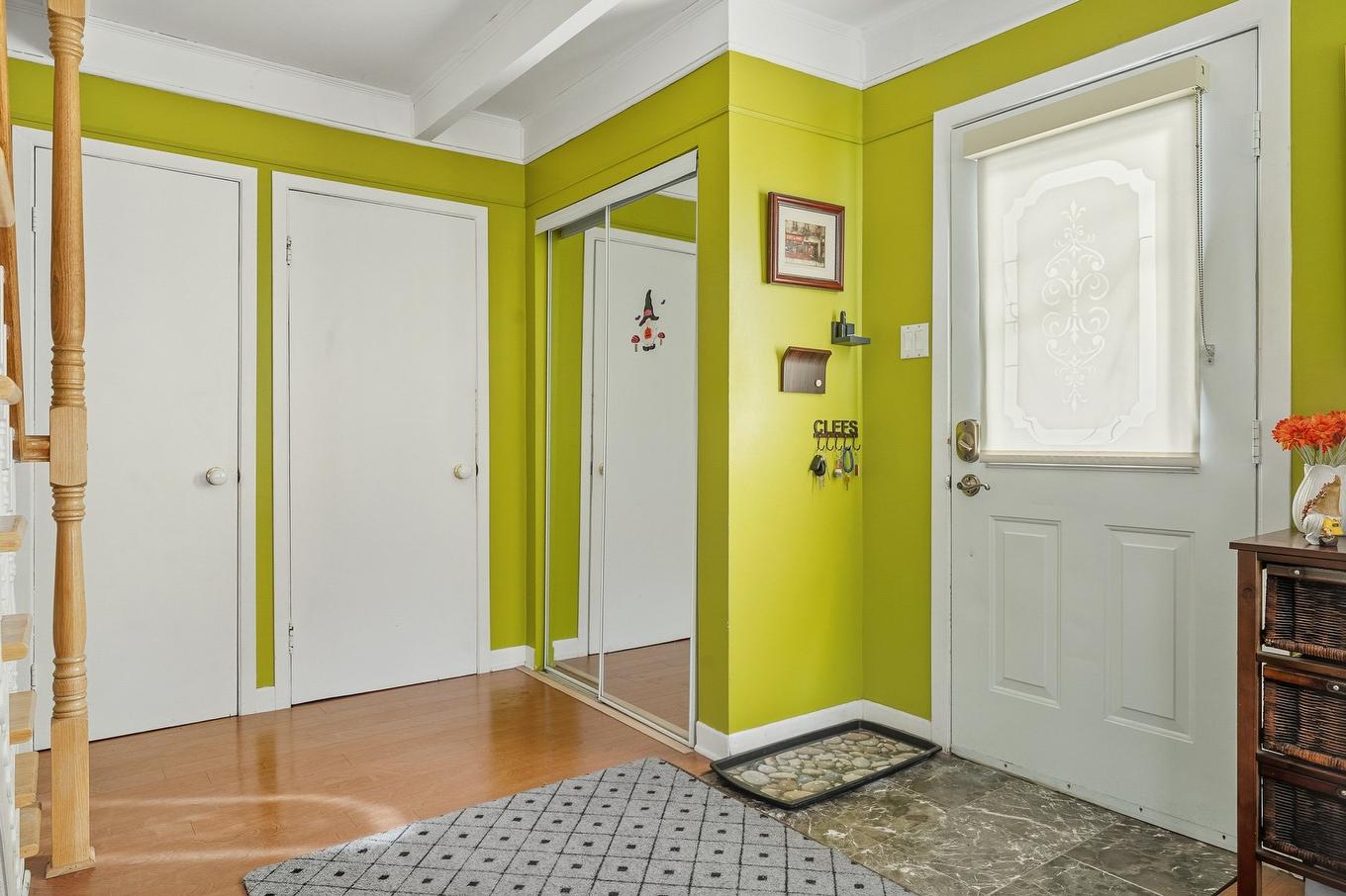 Hall - 156 - 156A Boul. Ste-Rose, Laval (Sainte-Rose), QC - Indoor