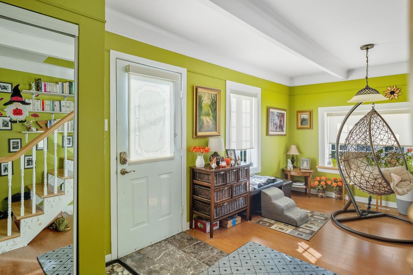 Hall - 156 - 156A Boul. Ste-Rose, Laval (Sainte-Rose), QC - Indoor