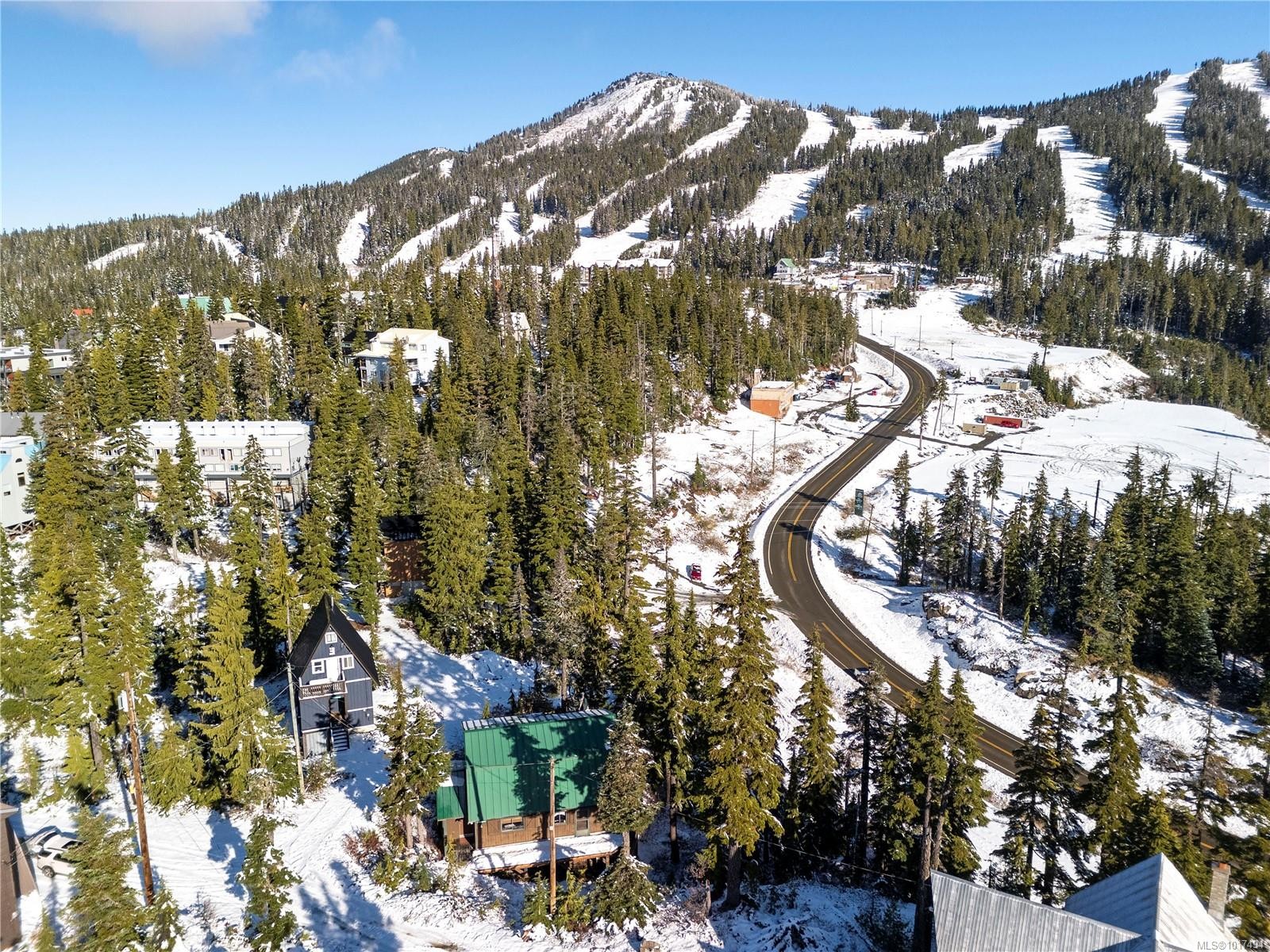 706 Glacier View Close, Courtenay, BC