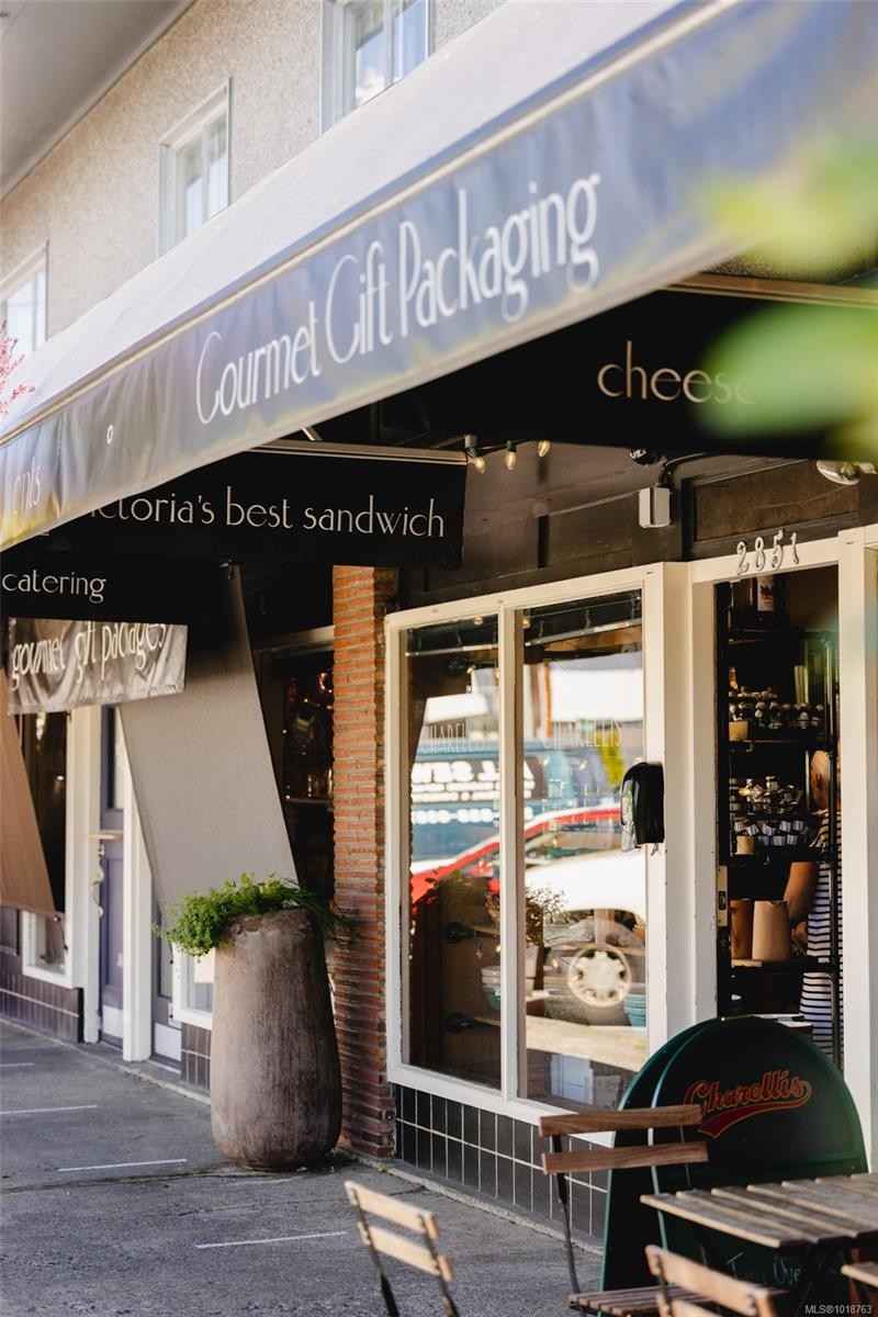 215-3226 Shelbourne St, Saanich, BC - Outdoor