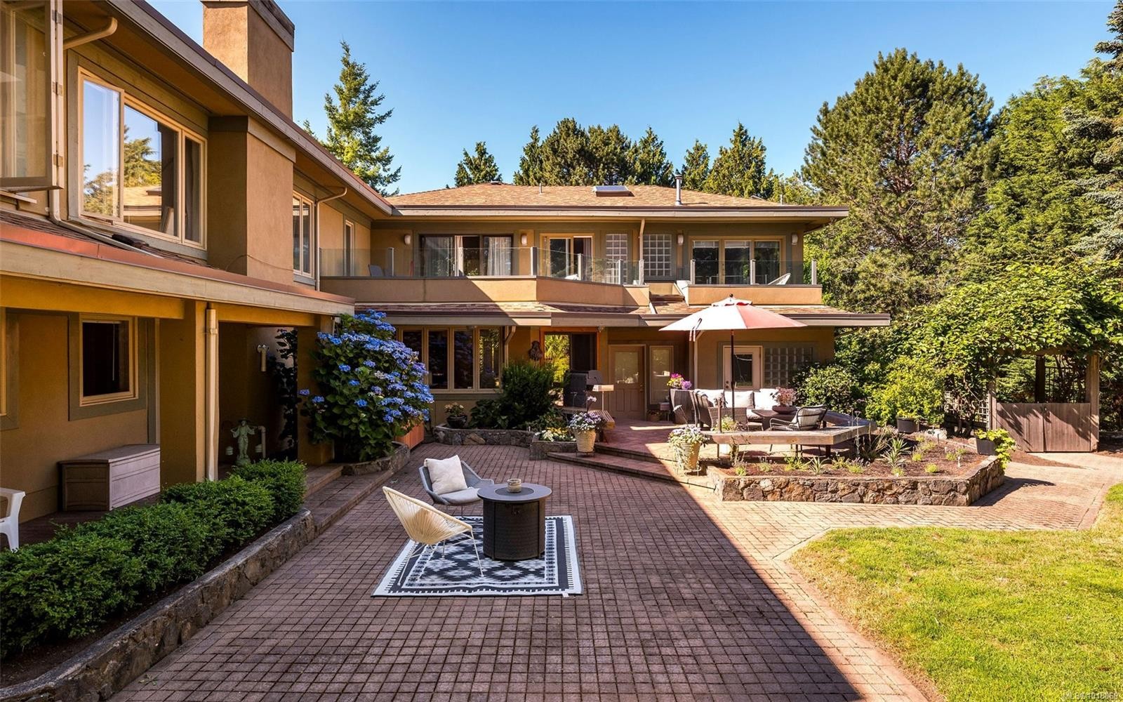 2895 Lansdowne Rd, Oak Bay, BC