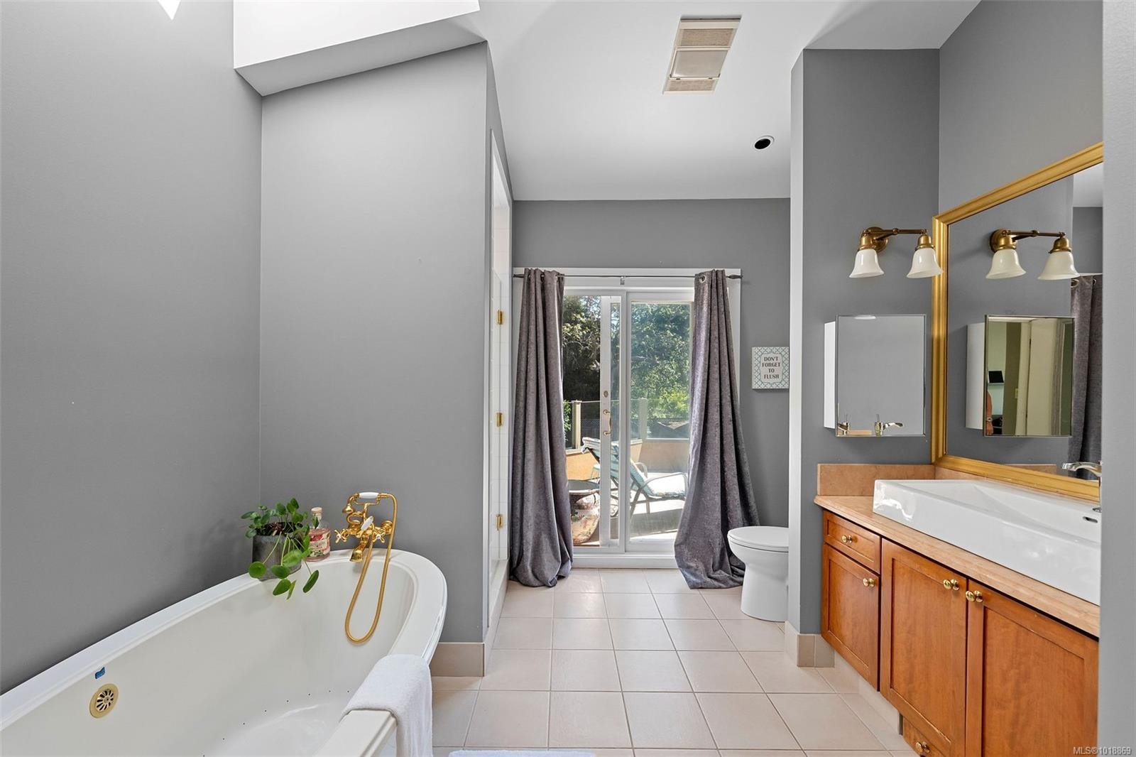 2895 Lansdowne Rd, Oak Bay, BC