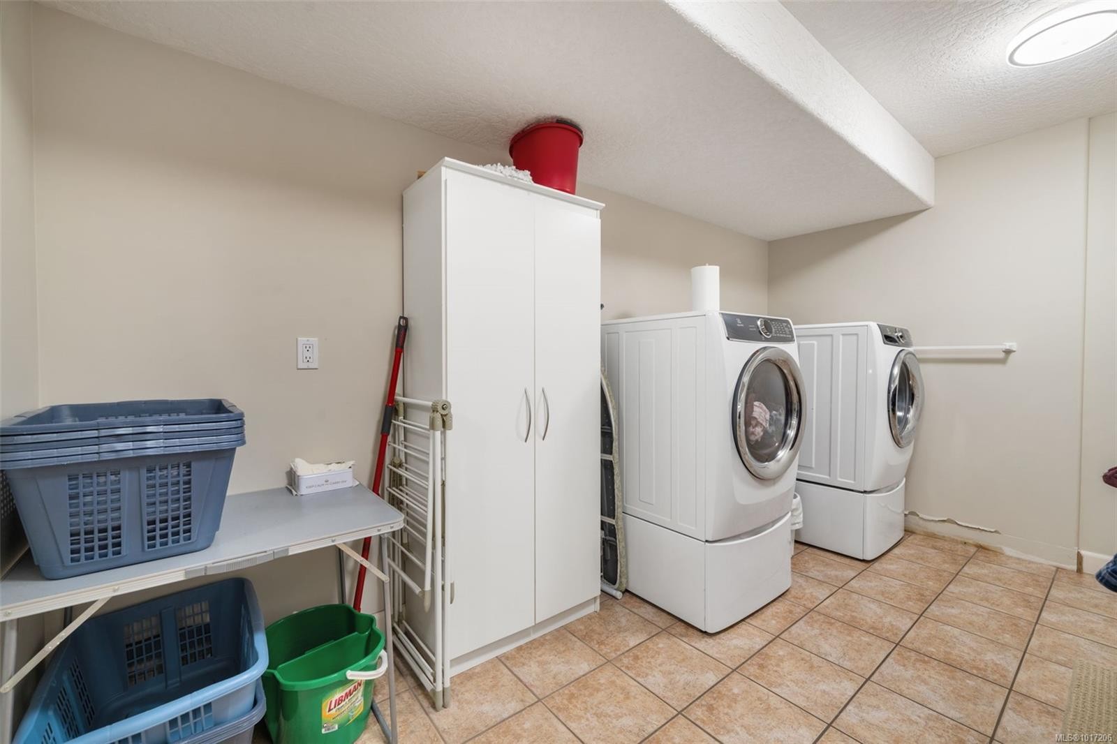 1193 Garden Gate Dr, Central Saanich, BC