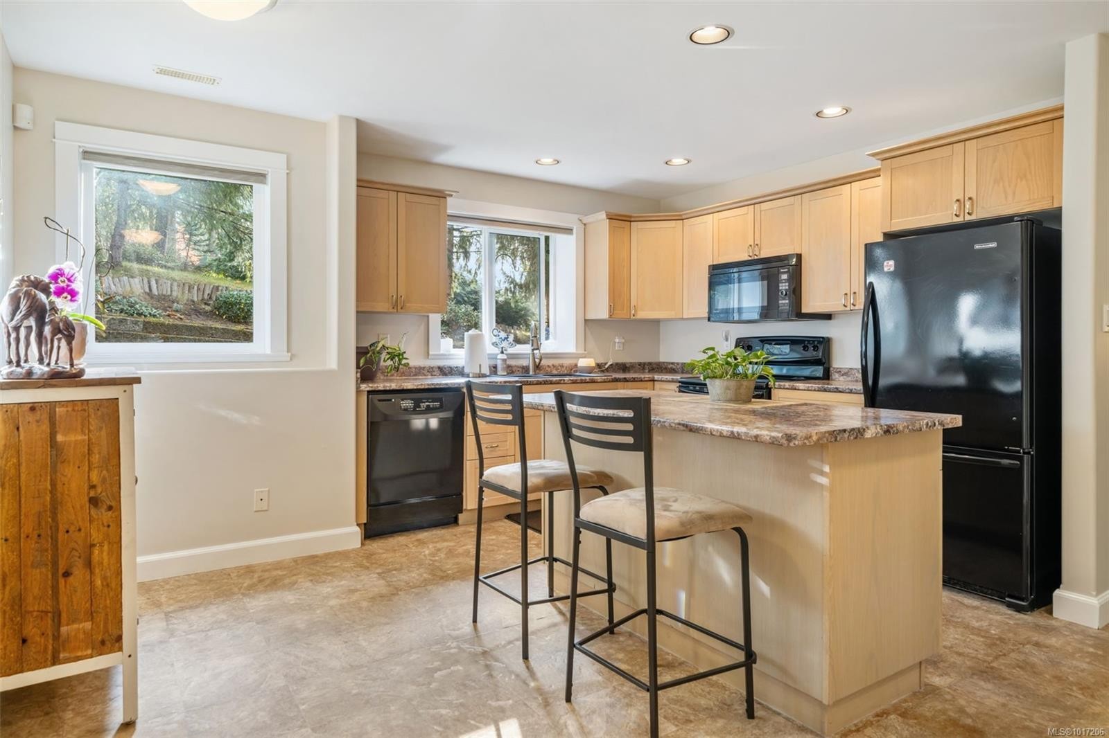 1193 Garden Gate Dr, Central Saanich, BC