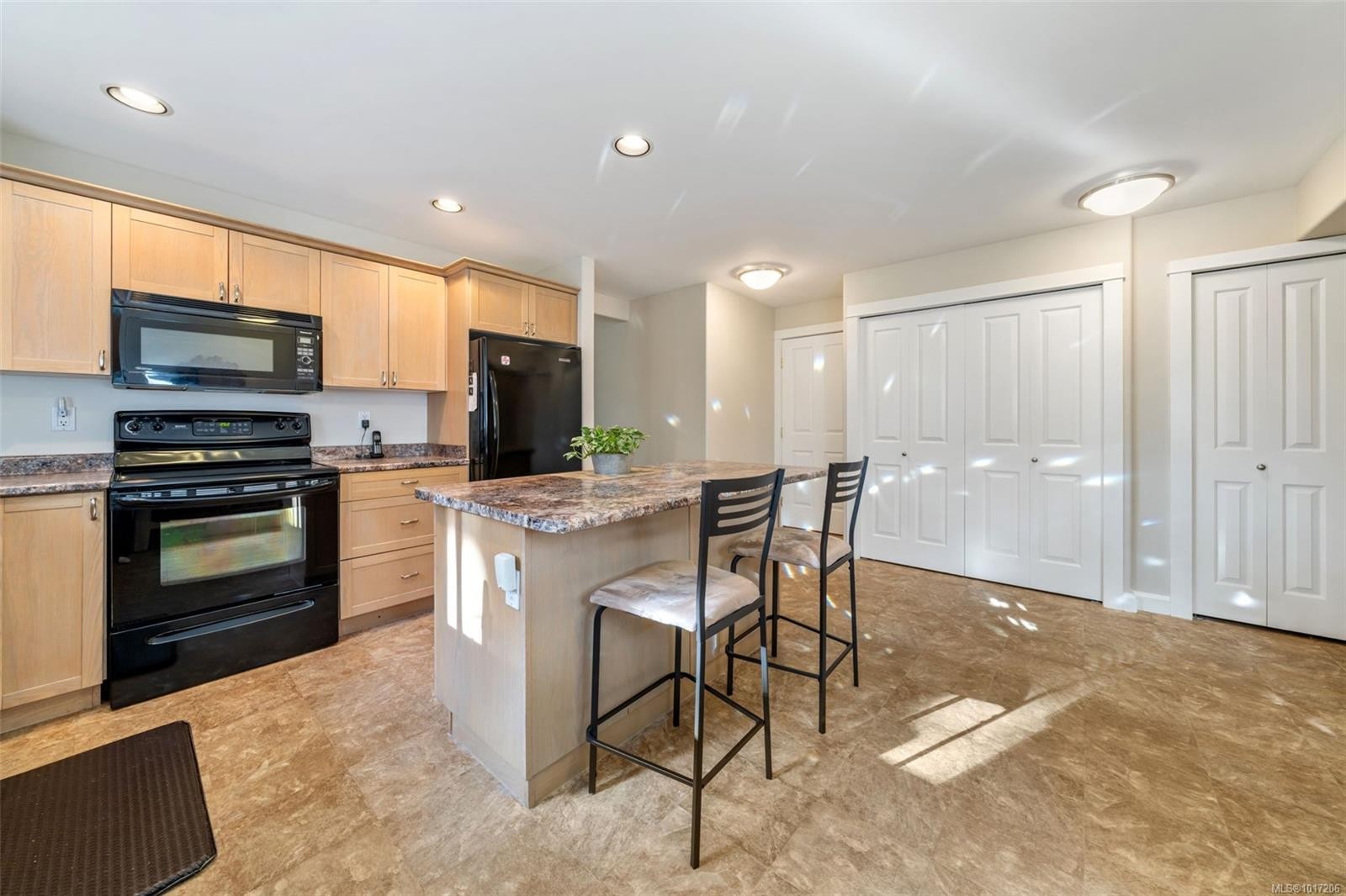 1193 Garden Gate Dr, Central Saanich, BC