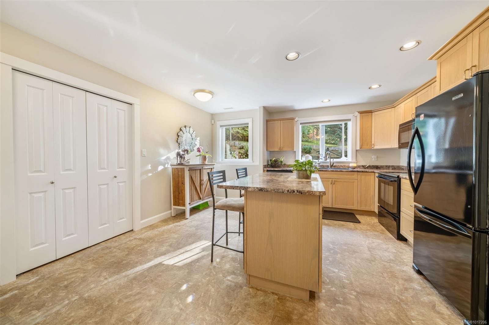 1193 Garden Gate Dr, Central Saanich, BC