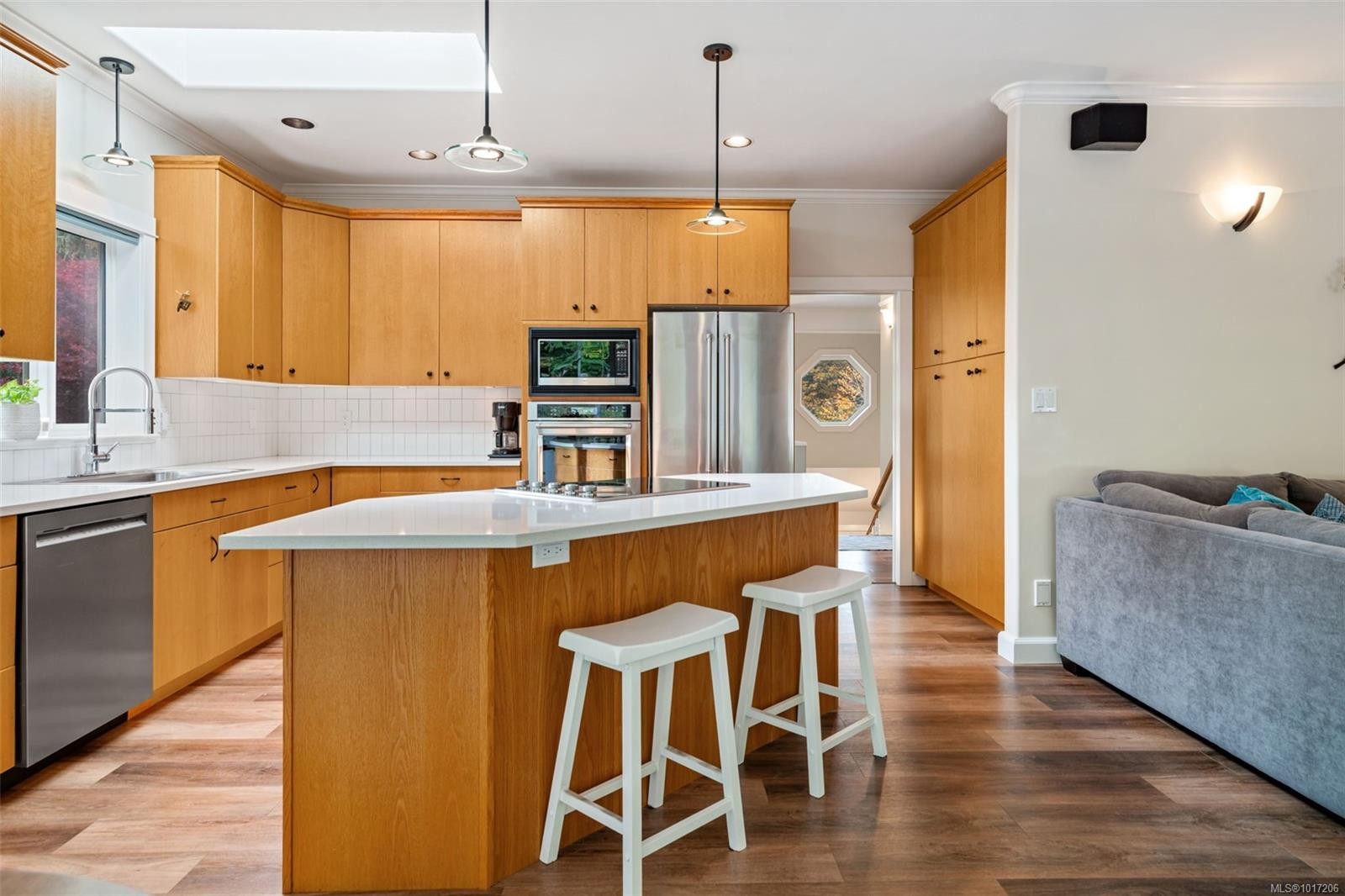 1193 Garden Gate Dr, Central Saanich, BC