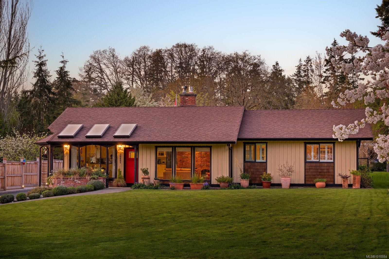 10807 Madrona Dr, North Saanich, BC