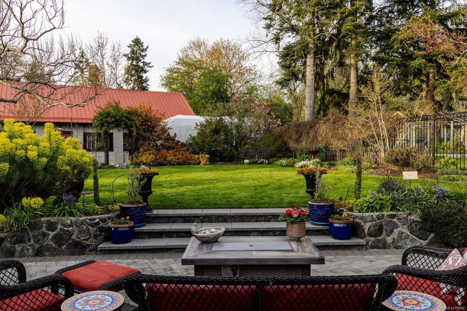 10807 Madrona Dr, North Saanich, BC