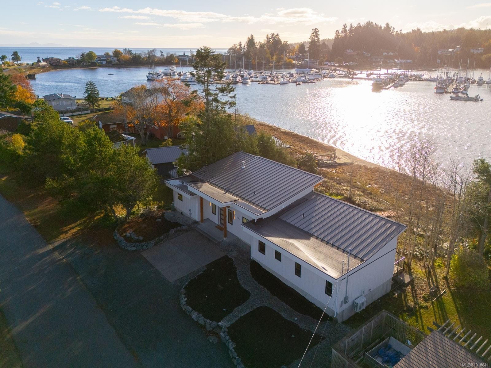 5496 Deep Bay Dr, Bowser, BC