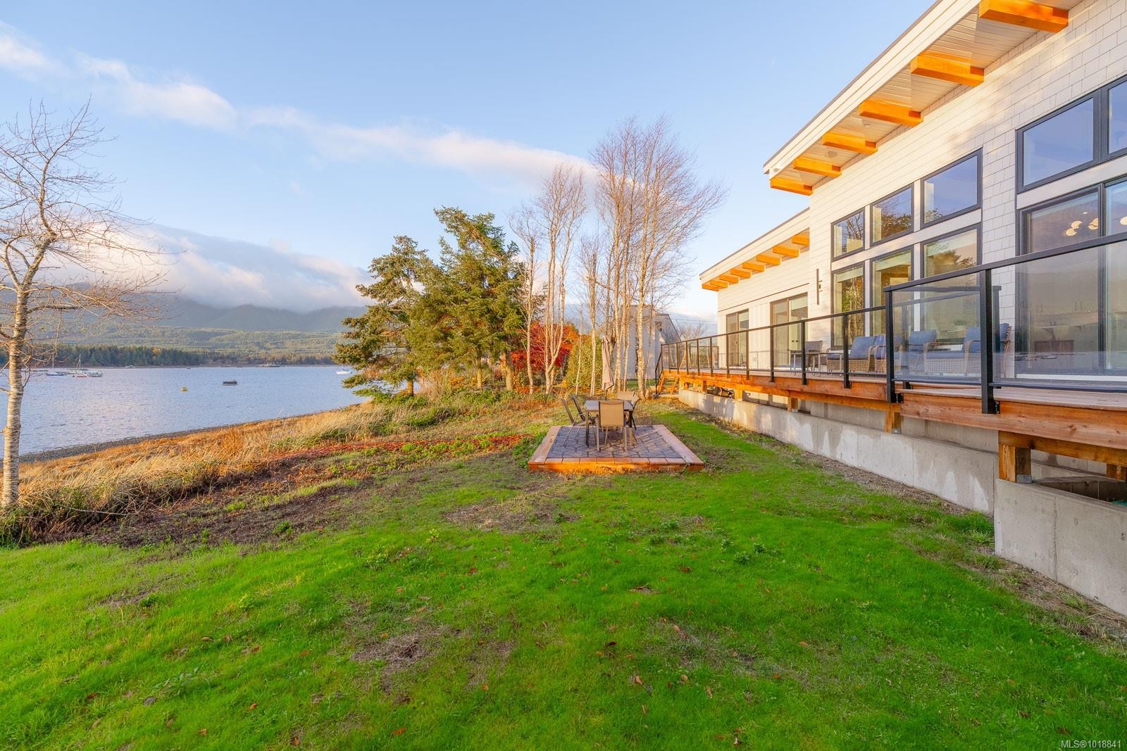 5496 Deep Bay Dr, Bowser, BC