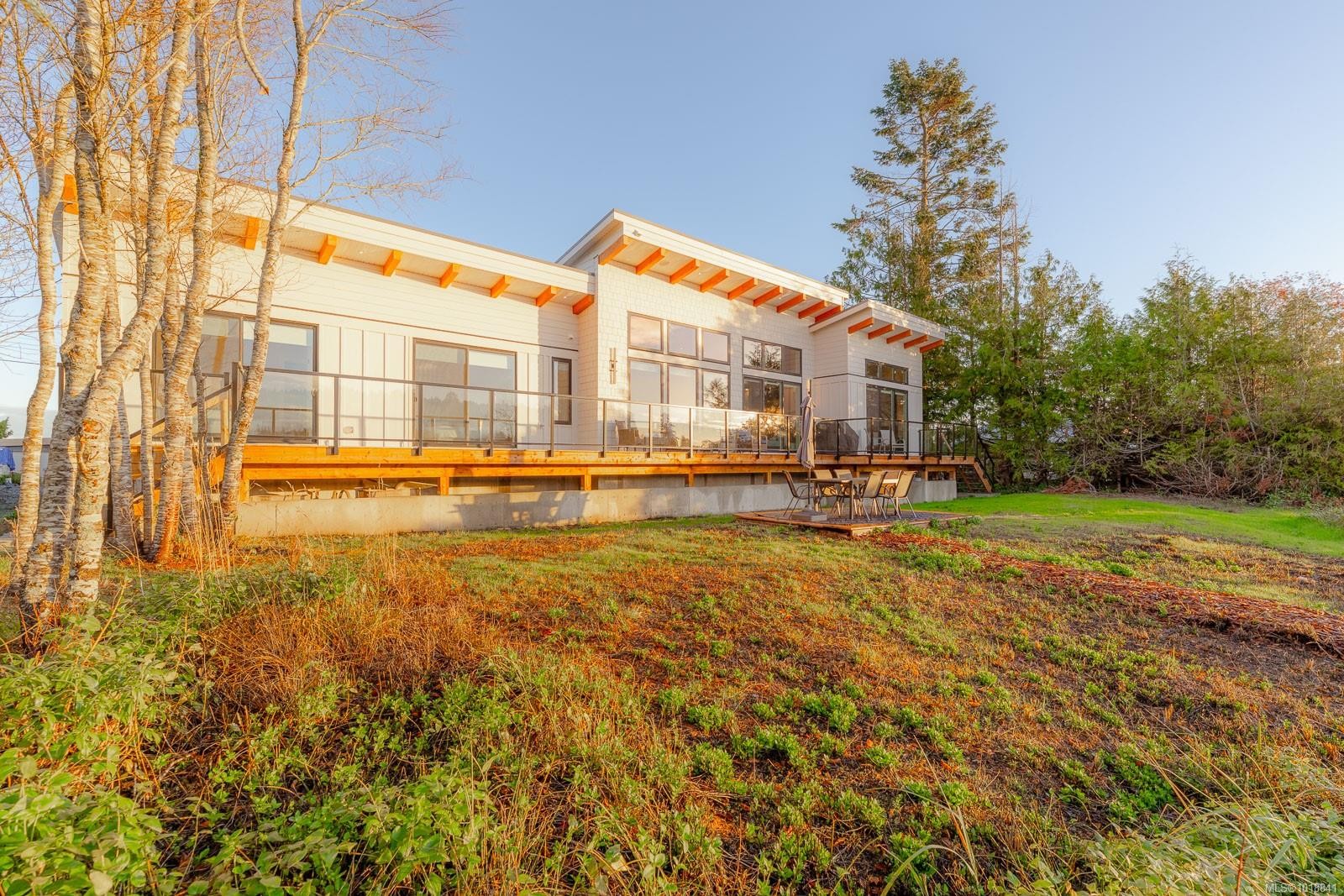 5496 Deep Bay Dr, Bowser, BC