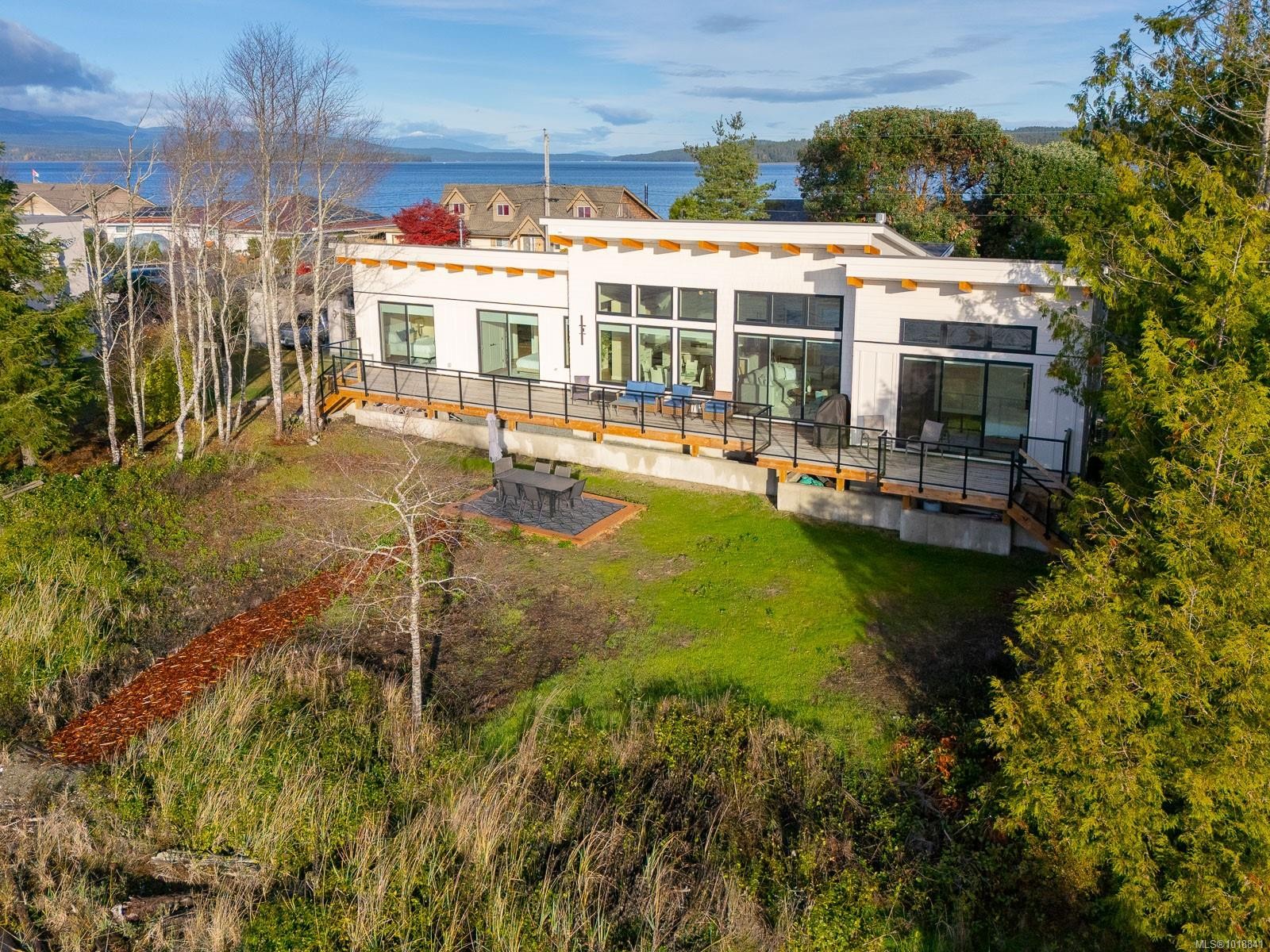 5496 Deep Bay Dr, Bowser, BC