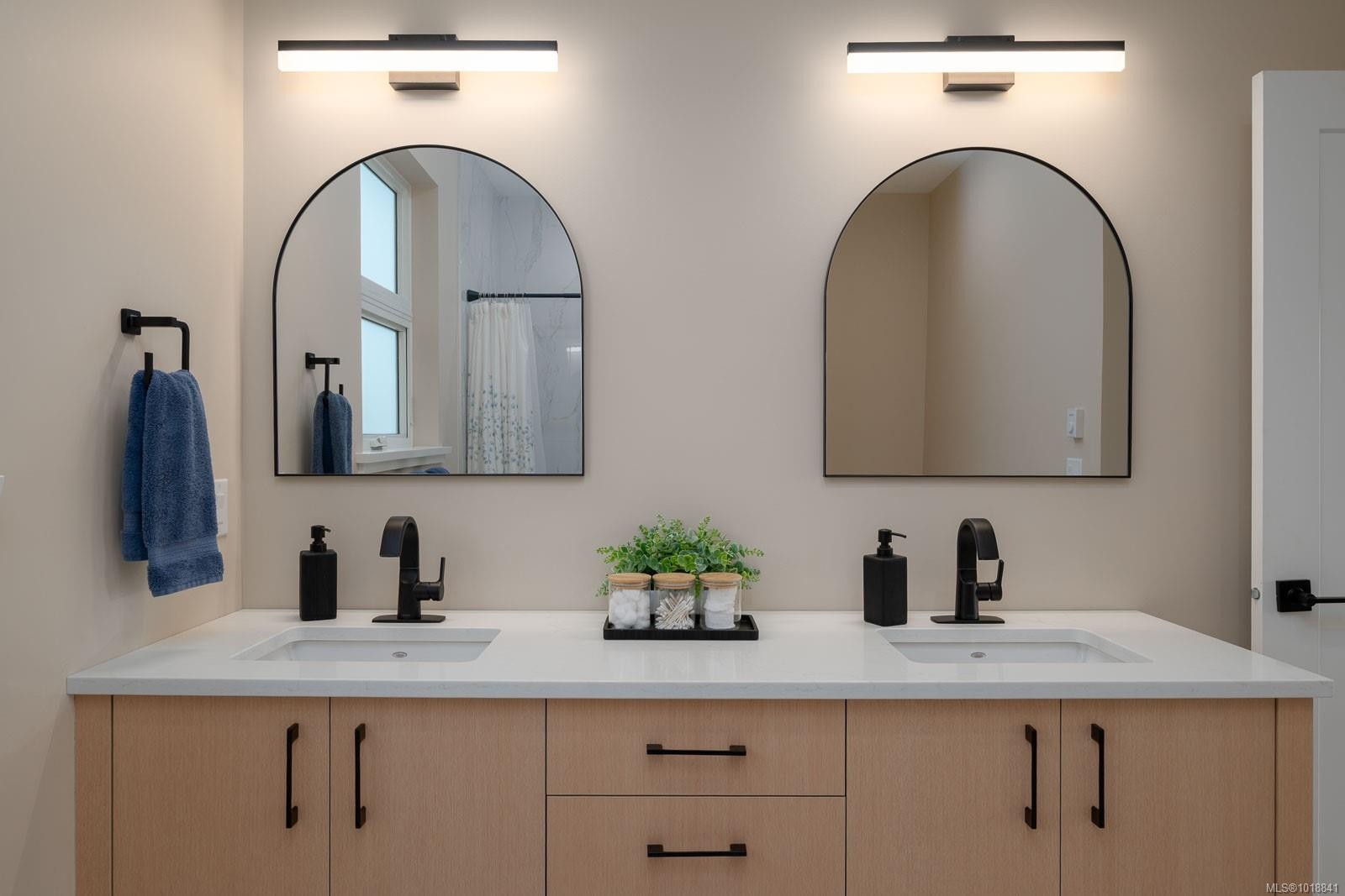 5496 Deep Bay Dr, Bowser, BC