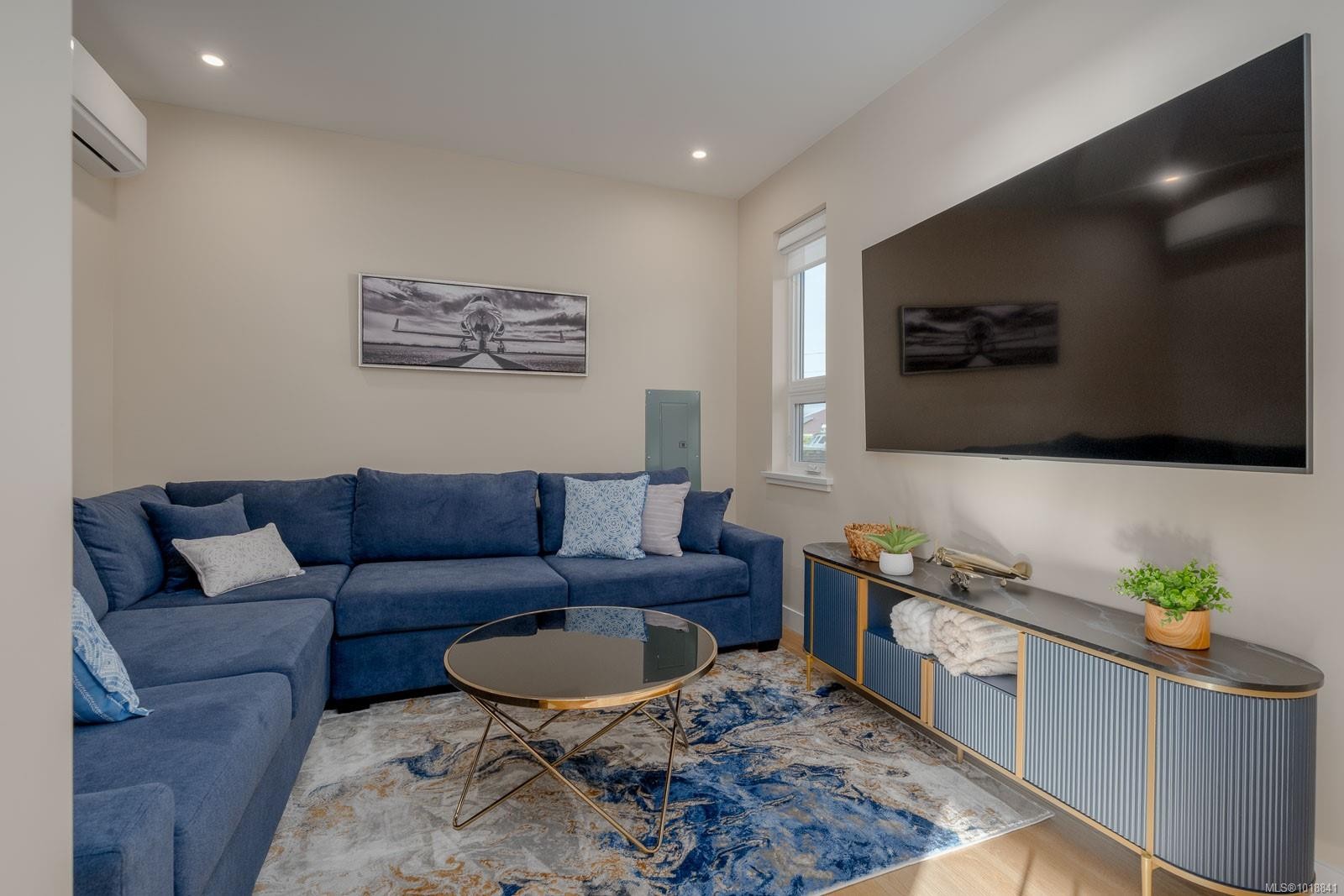 5496 Deep Bay Dr, Bowser, BC